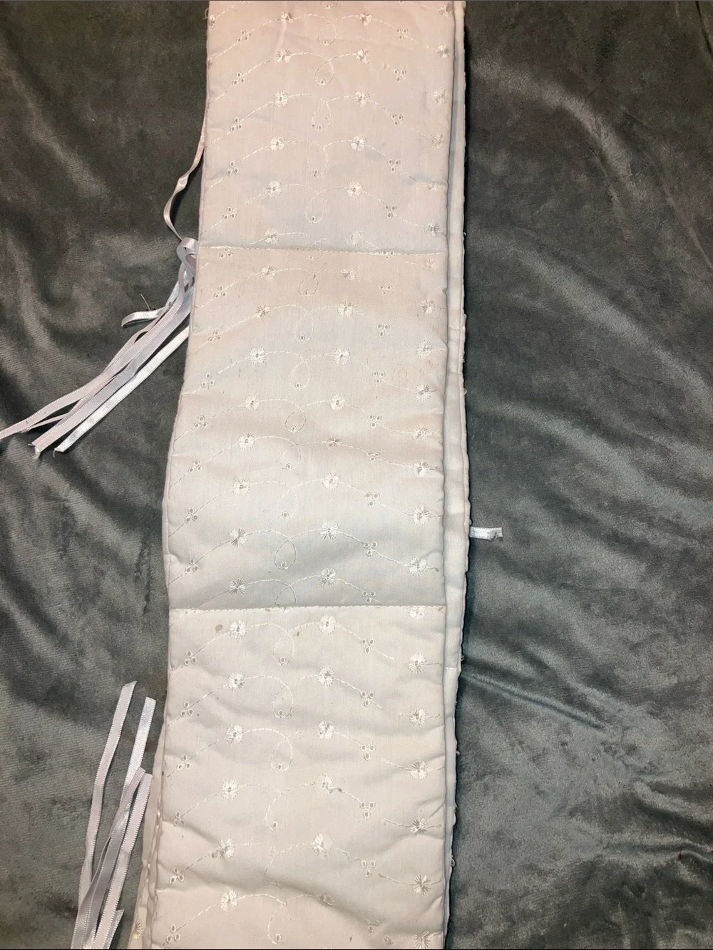 Vintage 50’s Embroidered White Crib Bumper Pad with Tie Straps